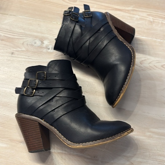 Journey Collection Navy Booties - Picture 4 of 11